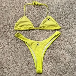 Boutine LA Sour Yellow Set, Bikini Top Size S, Chic 80s Bottom Size M.
